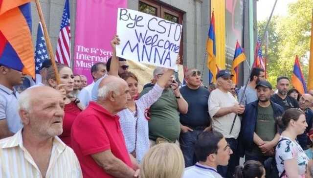 У столиці Вірменії мітингують за вихід із ОДКБ