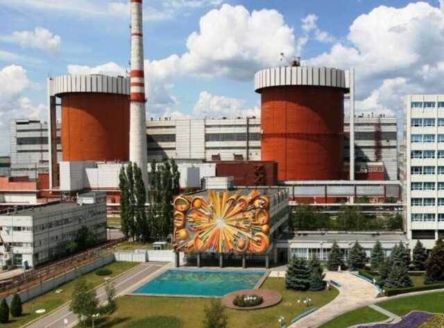 Окупанти обстріляли Південноукраїнську АЕС: ракета впала за 300 метрів від ядерних реакторів