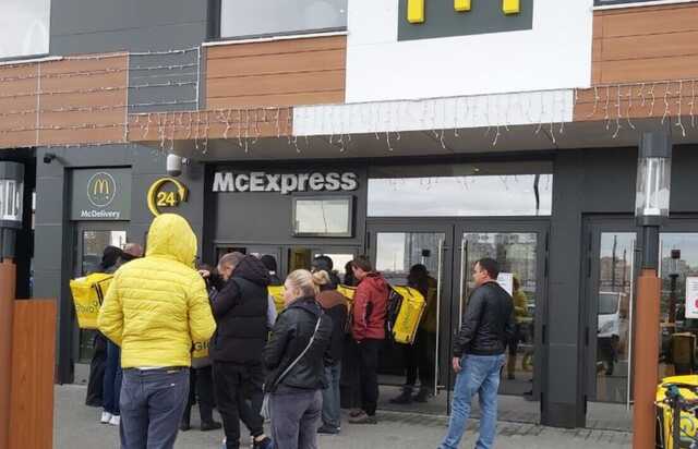 Glovo "парализовало" из-за открытия McDonald’s: свободные курьеры закончились, у ресторанов ажиотаж