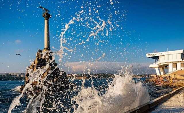 В Севастополе "хлопок", взрыв зафиксировали в море