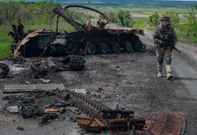 ВСУ ликвидировали за сутки 400 оккупантов и уничтожили вражеский вертолет: данные Генштаба