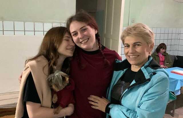 "Пташка" на волі: з’явилися фото медикині "Азовсталі" Катерини Поліщук з родиною "Ореста"