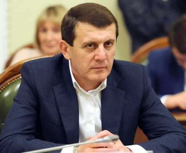 На Закарпатті нардеп попросив дозволити своїм родичам виїзд за кордон