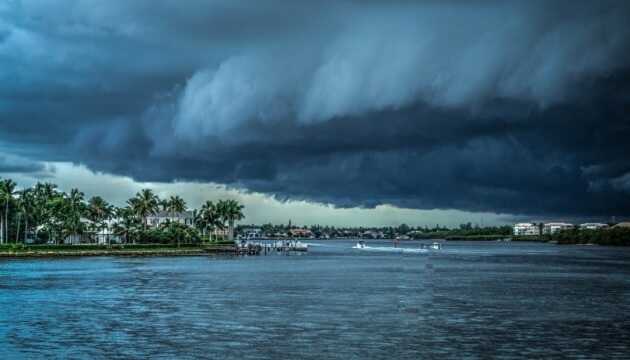 К побережью США направляется ураган "Иан": объявили чрезвычайное положение