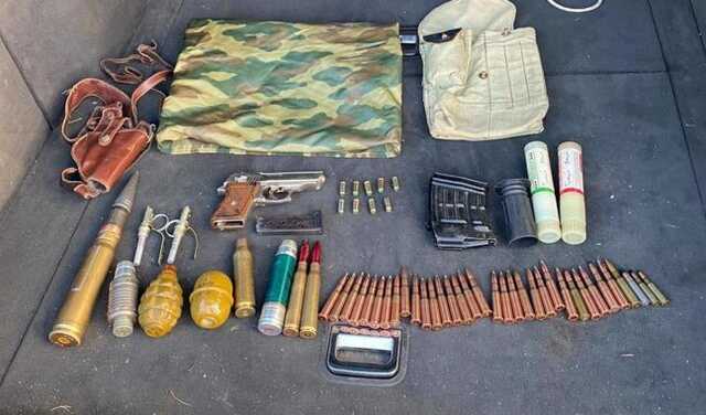 Чоловік намагався вивезти із Харківської області арсенал трофейної зброї