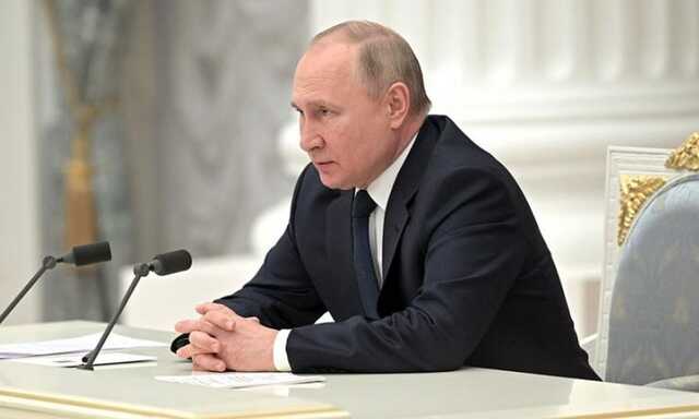 На могилі батьків Путіна хтось залишив таємничу записку