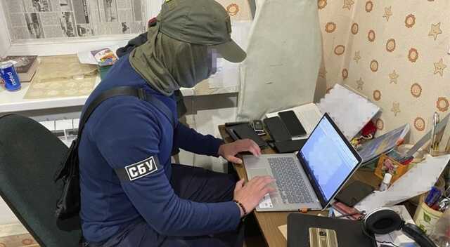 Зливали дані про оборонні укріплення на фронт: СБУ затримала двох агентів РФ