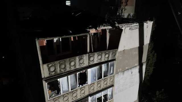 З’явилися фото та відео зруйнованого після обстрілу дев’ятиповерхівки у Миколаєві