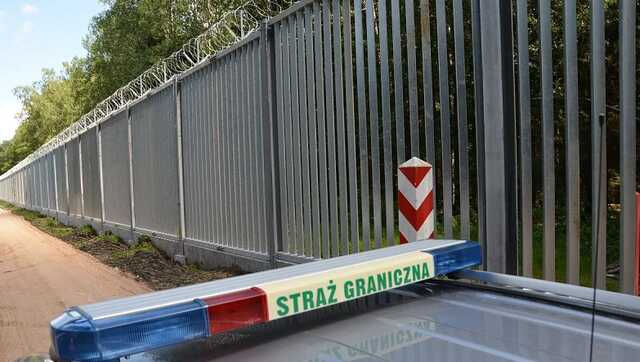 Польща збудувала стіну на кордоні з Білоруссю