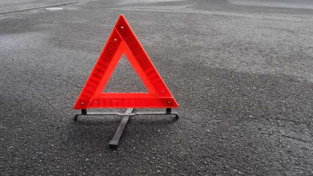 Під Києвом зіткнулися два легковики та вантажівка: момент ДТП потрапив на відео