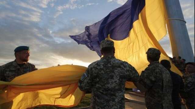 Украинские воины подняли государственный флаг над Золотой Балкой Херсонской области