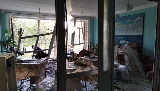 Росія вдарила ракетою по лікарні в Харківській області: є загиблий