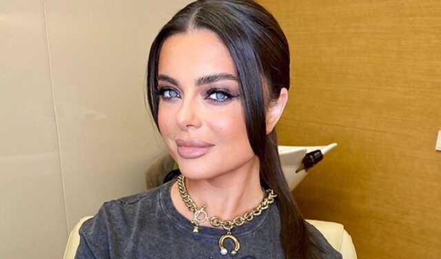 Зрадниця Корольова виправдалася за синьо-жовтий образ на концерті