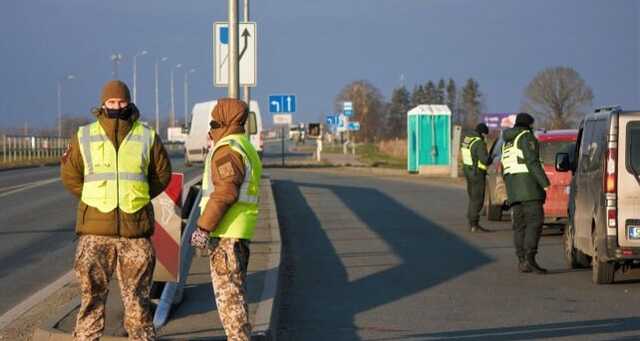 Российские пограничники не выпускают украинцев в ЕС