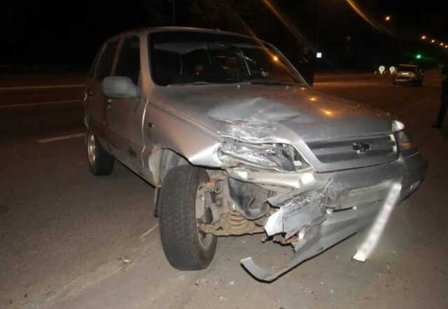 У Києві п’яний охоронець на викраденому службовому авто потрапив в аварію