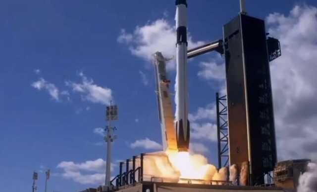 Ракета Crew Dragon з російською космонавткою Кікіною стартувала до Міжнародної космічної станції