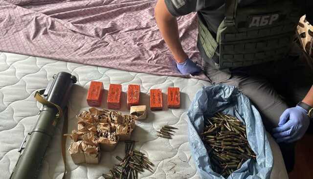 У Торецьку в домі колишнього патрульного знайшли арсенал зброї