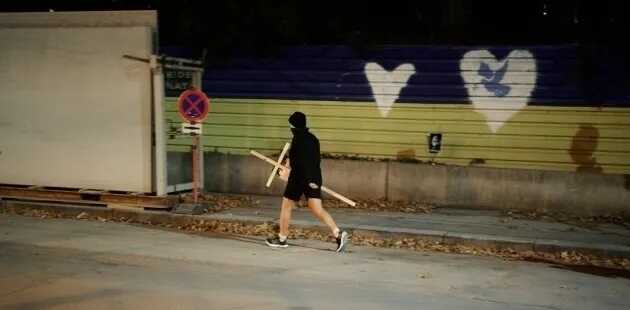 У Відні до посольства РФ принесли надгробний хрест Путіну