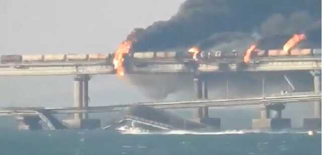 З’явилися супутникові знімки Кримського мосту після вибуху