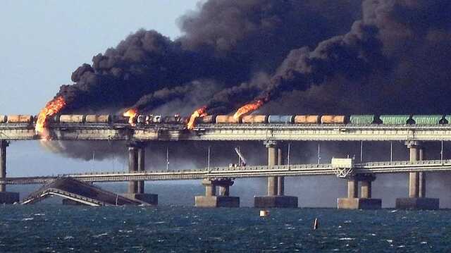 Як нейромережа Midjourney бачить "бавовну" на Керченському мосту