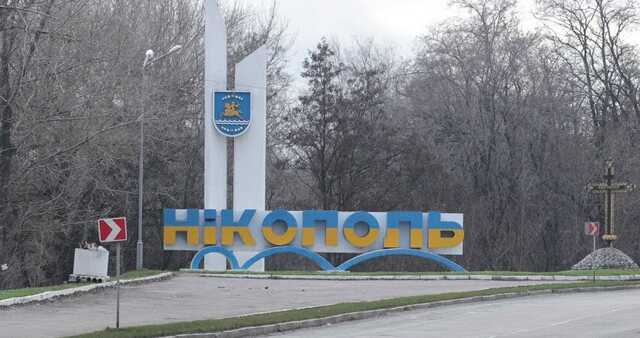 Окупанти вдарили по Нікополю дронами-камікадзе: пошкоджено багато об’єктів