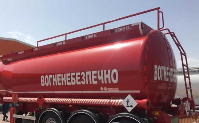 У Києві у ДТП потрапили два бензовози