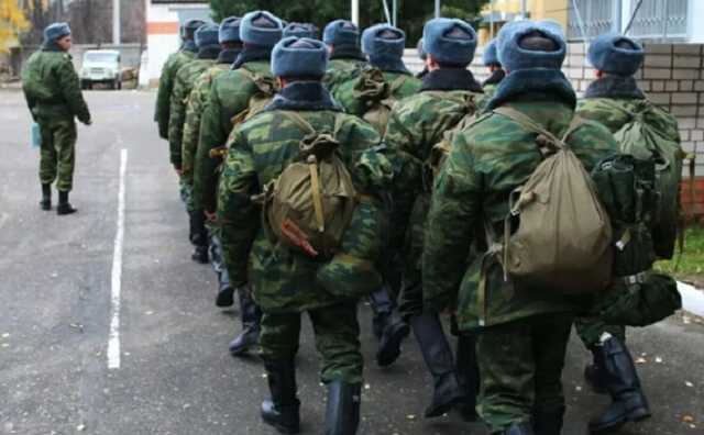 В России мобилизованный погиб, пытаясь спуститься на покрывалах со второго этажа