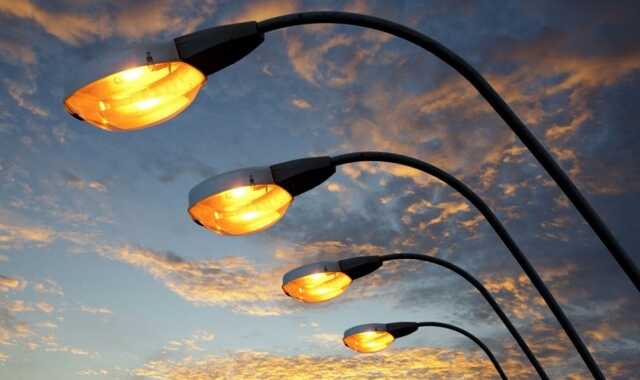 У Чернігівській міськраді повідомили, коли у місті планують відновити вуличне освітлення