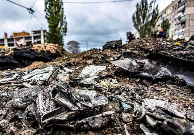 "Ми все відбудуємо": у Дніпрі всього за ніч відремонтували понівечену російською ракетою вулицю