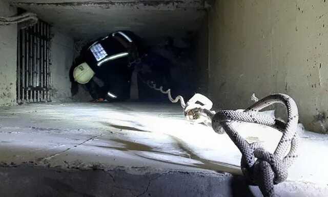 У центрі Києва чоловік упав у вентиляційну шахту