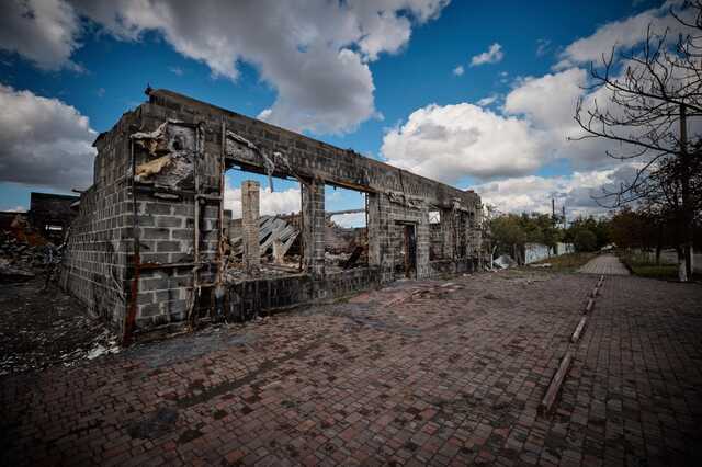 Росіяни намагаються зрівняти із землею деокуповані села Луганщини – Гайдай
