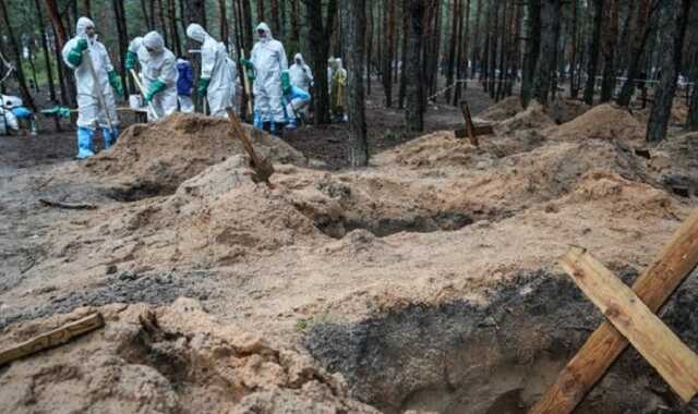 Окупанти замінували майже всі місця масових поховань українців, - МВС