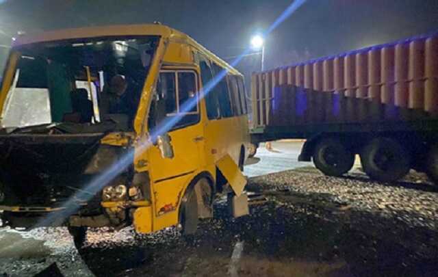 На Одещині зіткнулися дві вантажівки та маршрутка, є постраждалі