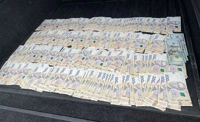 На Закарпатті директор підприємства вимагав 20 тисяч долларів