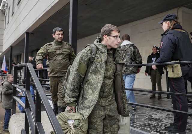 Російські мобілізовані крадуть один в одного буржуйки і матраци