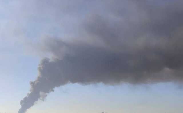 На Дніпропетровщині під час повітряної тривоги пролунали вибухи, видніється дим