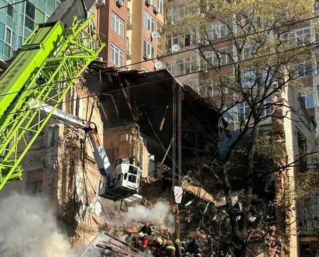 Удар дронов по многоэтажке в Киеве: стало известно о первом погибшем