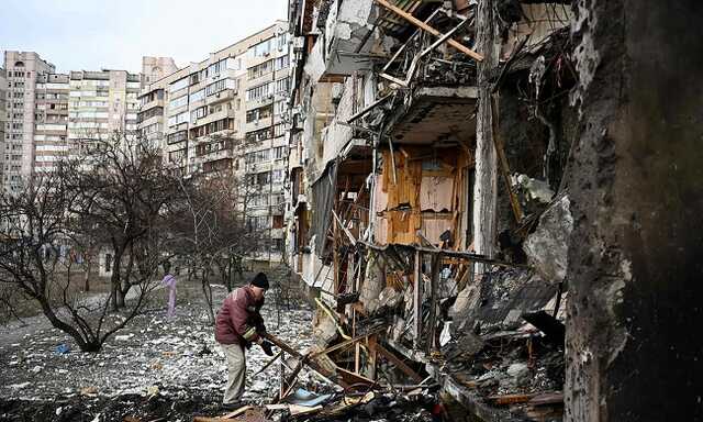 Блогерка показала, як швидко українці відбудовують зруйновані окупантами будівлі