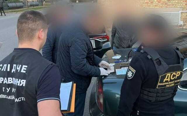 В Київській області комунальники за хабарі надавали техніку в оренду