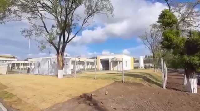 Люди не выдерживают: оккупанты открыли в Мариуполе огромный морг