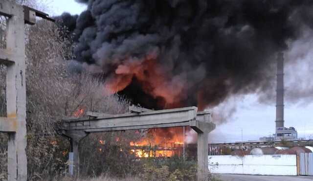 У російському Шебекіно біля України сильна пожежа. Дим видно з Бєлгорода