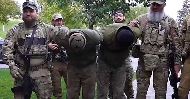 "Група приматів захопила трьох людей": Мережу обурило відео кадирова з "полоненими бійцями ЗСУ"