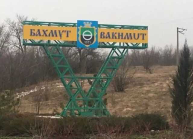 У Бахмуті вщент розбита критична інфраструктура, розбирати завали не дають щільні обстріли, – мер