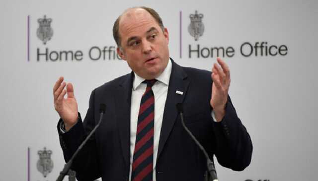 Воллес зберіг посаду голови Міноборони Британії