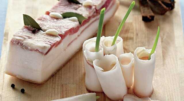 Почти 300 гривен: стоимость сала в Украине достигла рекордных показателей