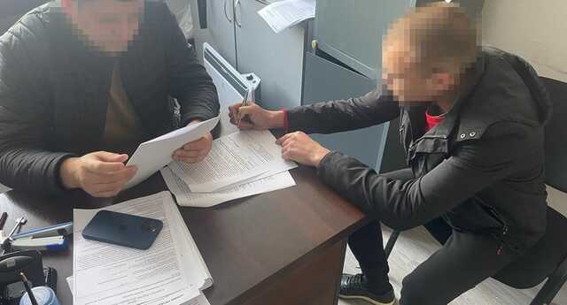 Двом українським лісничим повідомили підозри у корупції