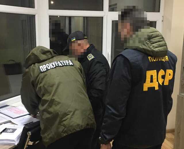 Черновицкие таможенники помогали контрабандистам сигарет