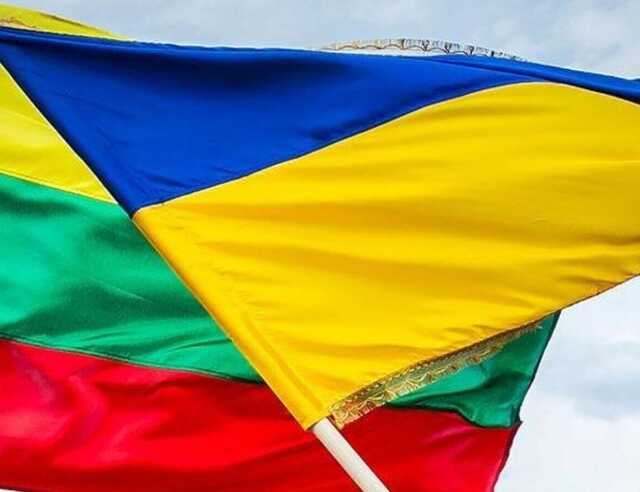 Литва передала ЗСУ броньовані позашляховики Toyota й іншу техніку