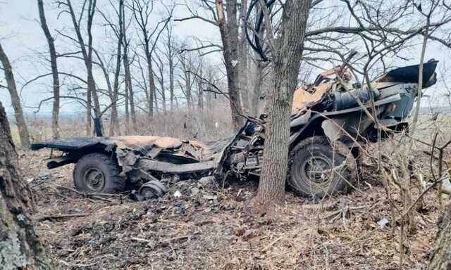 Українські десантники розбили замасковану техніку окупантів