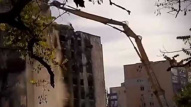 У мережі з’явилося відео знесення багатоповерхівок у Маріуполі, пошкоджених під час боїв